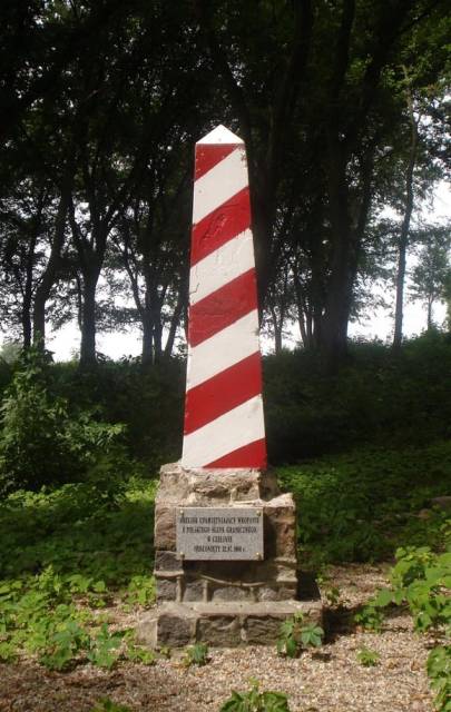 Obelisk commemorating the installation of the 1st Border Post